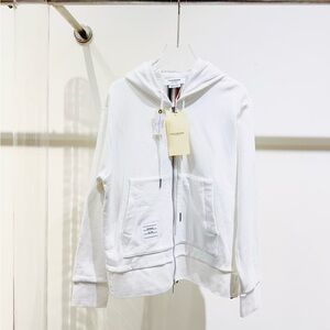 Authentic Thom Browne White Label Detail